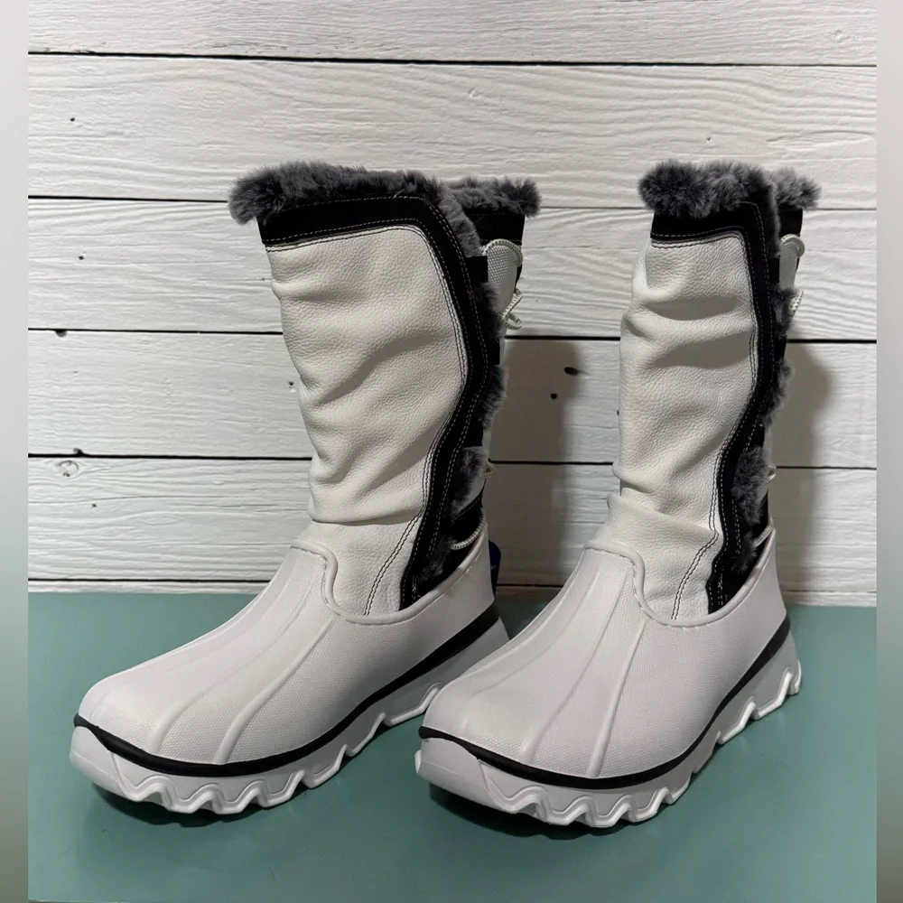 NEW, Never Worn, Jambu
Women's Fuji Water Resistant Boots size 7 - Picture 2 of 5